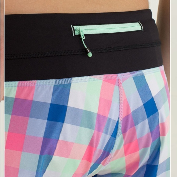 Lululemon Groovy Run Short *2-way Stretch Pop Plaid Multi Black Size 8 like new - Picture 4 of 10